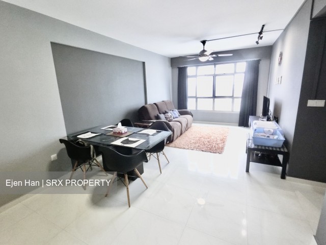 Woodlands Crescent thumbnail photo